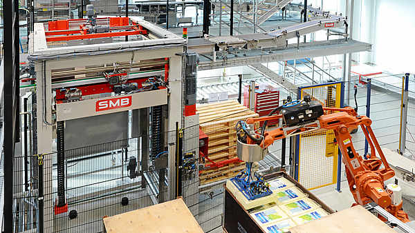 Kombination des Lagenpalettierer Shark mit KUKA Palettierroboter
