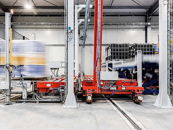 Verteilung von Fässern auf Verfahrwagen