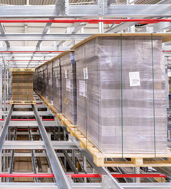 Palettenlager mit Fahrschiene