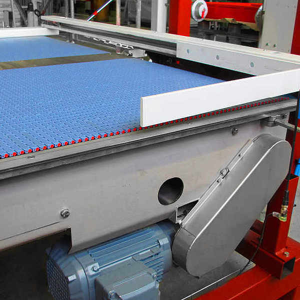 Detailaufnahme eines Modulbandes in der Herstellung